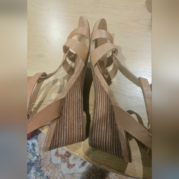 FRANCO SARTO Leather Tan Wedges with Elegant Straps. Size 10 - Picture 9 of 13